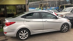 Hyundai elantra sedan automátic