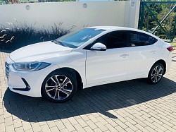 Hyundai elantra sedan automátic