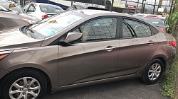 Hyundai accent blue sedan automátic